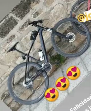 Bicicleta montaña negra