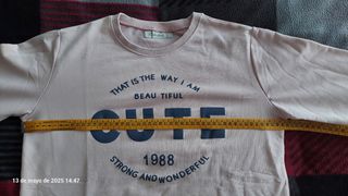 Pantalón y sudadera de diferente marca y talla