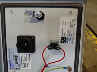 Cuadro eléctrico 400V/50Hz 300mm x 300mm x 160mm