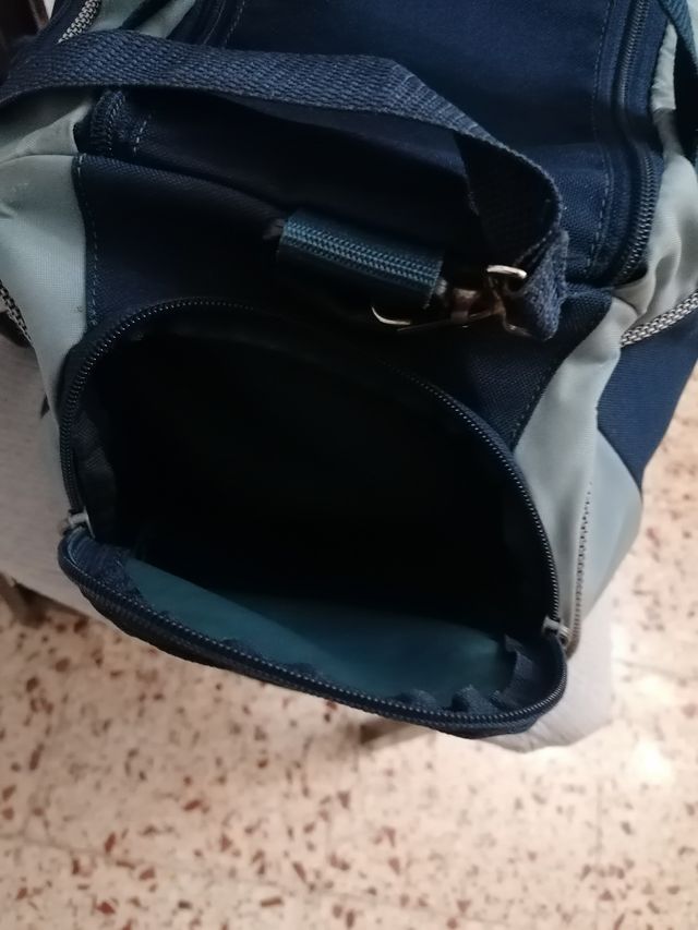 Bolso deportivo Adidas varios bolsillos