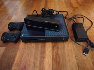 Xbox One + Controller - Kinect