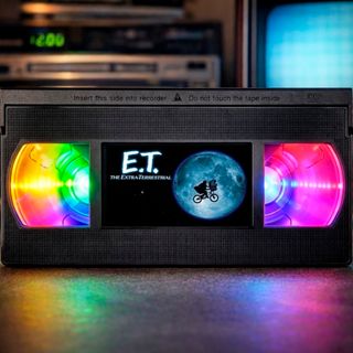 Lámpara E.T. EL EXTRATERRESTRE VHS LED MULTICOLOR