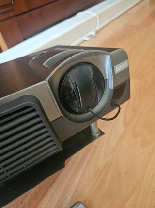 Proyector BenQ + Pantalla PROJECTA con mando