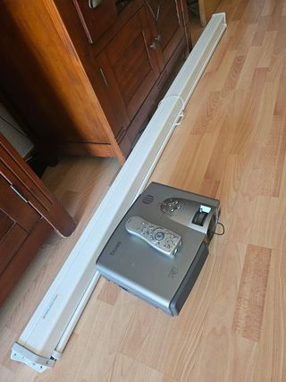 Proyector BenQ + Pantalla PROJECTA con mando