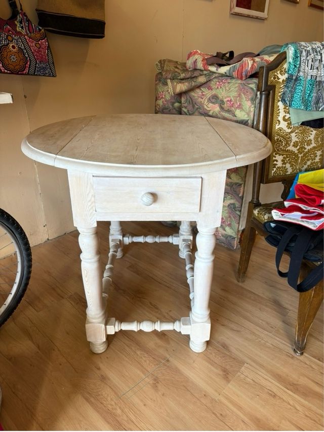 Mesa redonda plegable de madera