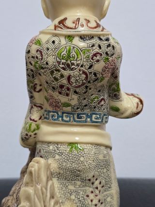 Figura un niño con un perro de resina