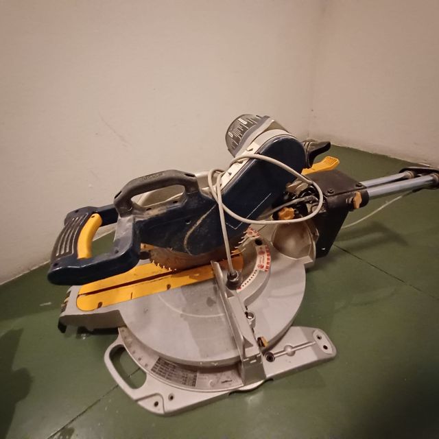 Sierra circular Ryobi telescópica