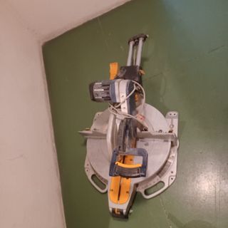 Sierra circular Ryobi telescópica