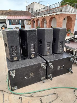 Equipamento de Música - 8 Caixas