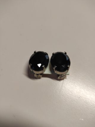 Orecchini a clip neri,