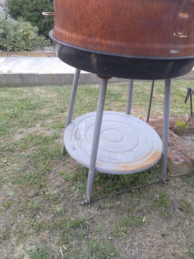 Barbacoa redonda metálica