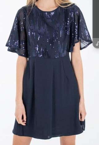 Vestido Molly Bracken azul marino con lentejuelas.