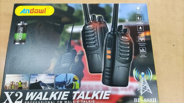 2 Walkie Talkies