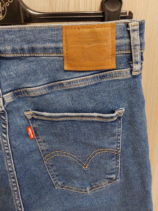 Jeans Levi's W31L32 strappati