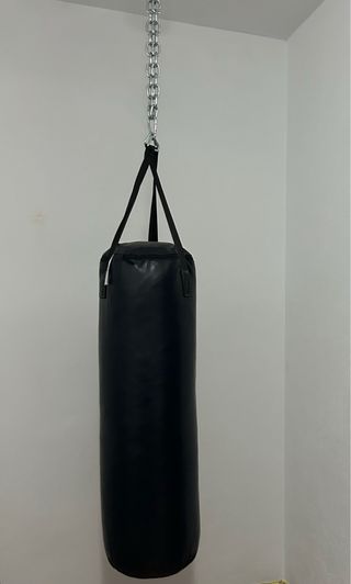 SACO DE BOXEO Y GUANTES