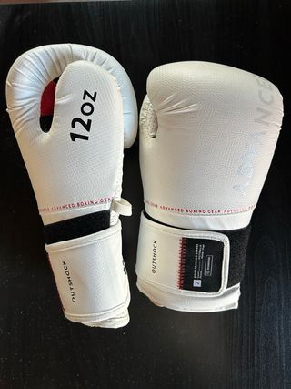 SACO DE BOXEO Y GUANTES