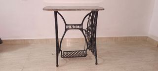 Mesa Singer antigua de mármol