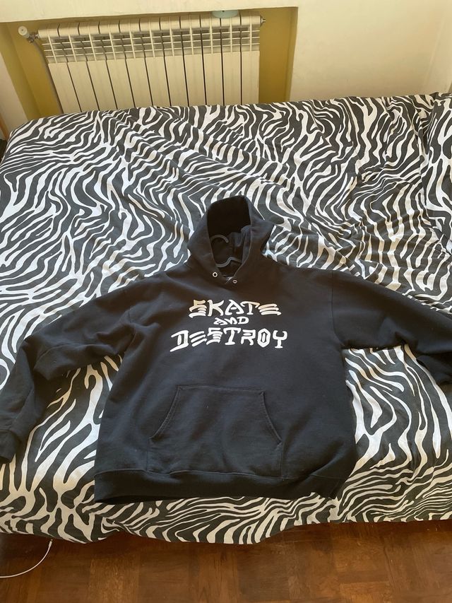 Sudadera Thrasher negra - Skate and Destroy