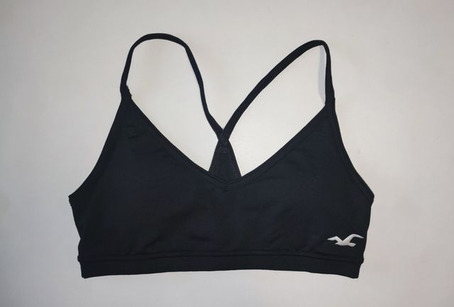 Top deportivo Hollister negro, cómodo y sexy