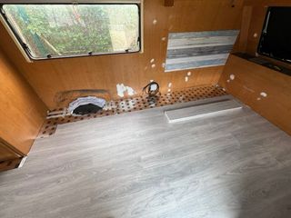 montar suelo caravana