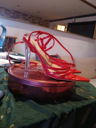 Sandalias rojas tacón alto
