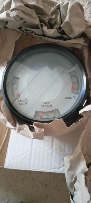 Varios relojes coche clásicos