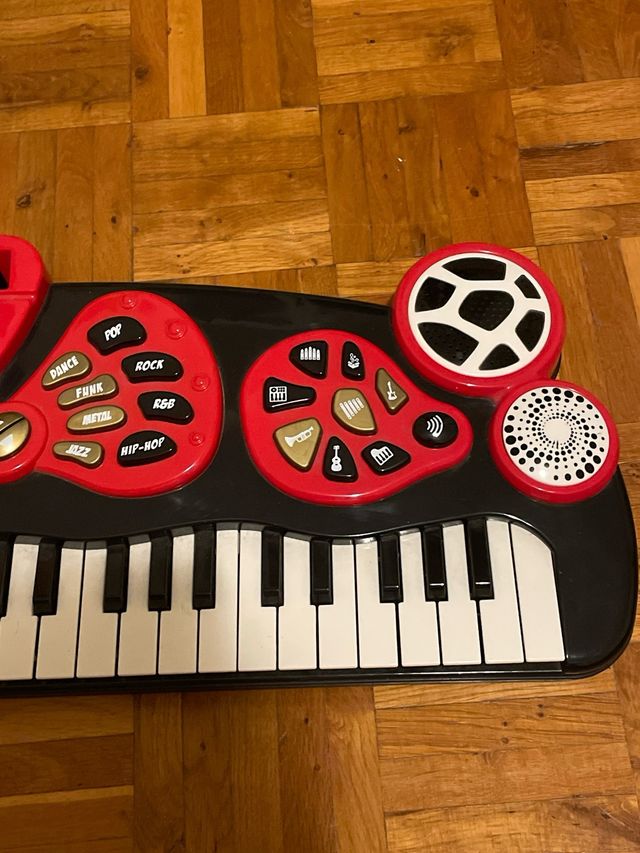 Pianoforte giocattolo per bambini