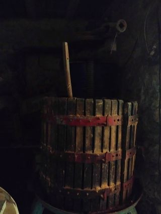 Torchio in legno antico