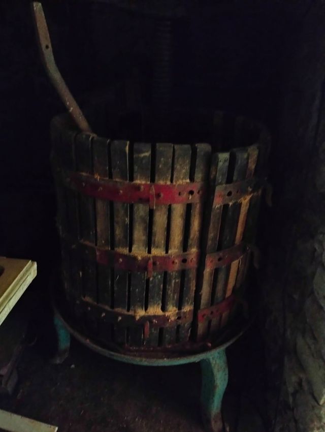 Torchio in legno antico