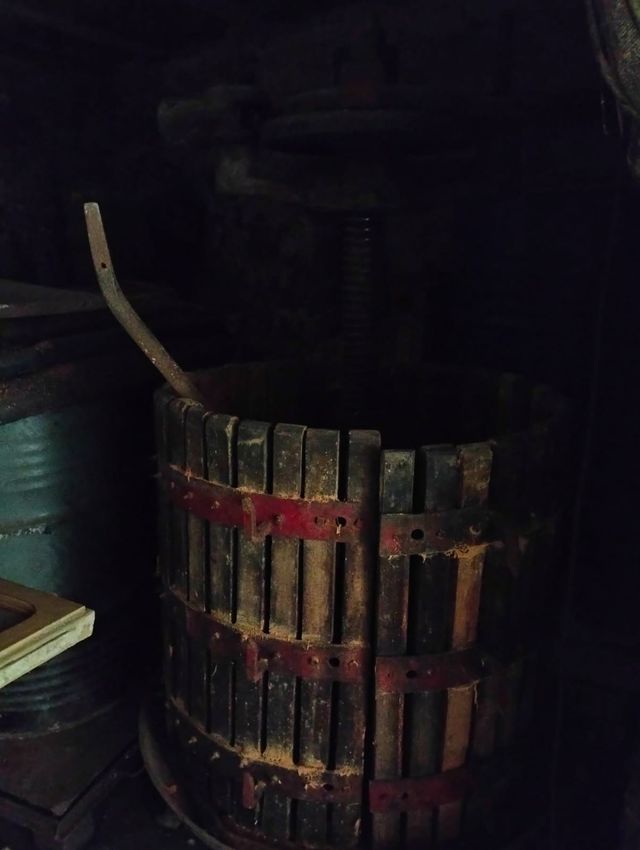 Torchio in legno antico