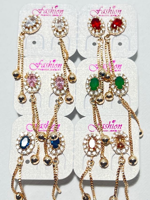 Aretes largos con piedras