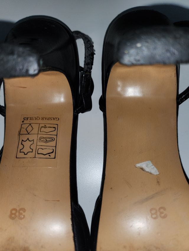 Zapatos negros con flor - tacón