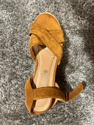 Sandalias cuña MARY PAZ marrón, talla 38