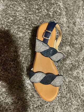 Sandalias planas azul marino con pedreria
