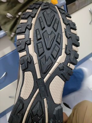 Zapatillas Skechers marrón impermeables talla 46