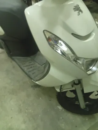 Peugeot Kisbee 50cc - Scooter blanco