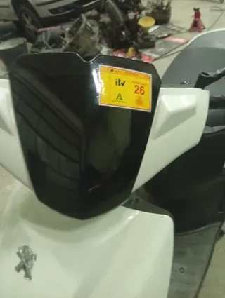 Peugeot Kisbee 50cc - Scooter blanco