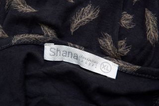 Vestido elástico color gris con plumas de Shana