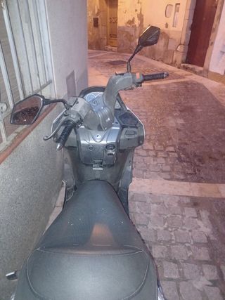 Daelim S3 125cc - Scooter blanca puedo cambiar