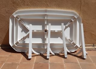 Mesa jardín blanca - plástico. La doy desmontada