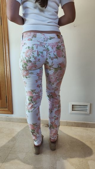 Vaqueros flores rosa-blanco
