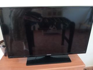 TV Samsung 32" - Televisor Negro. Rota