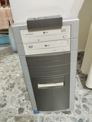 Torre PC LG gris plata sobremesa