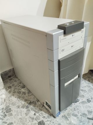 Torre PC LG gris plata sobremesa