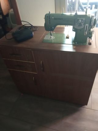 Máquina coser Refrey Antigua