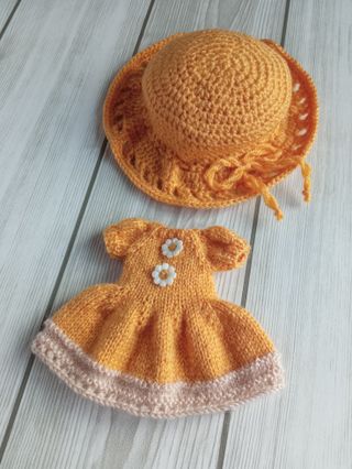 Pamela ondulada y vestido color mostaza - Blythe