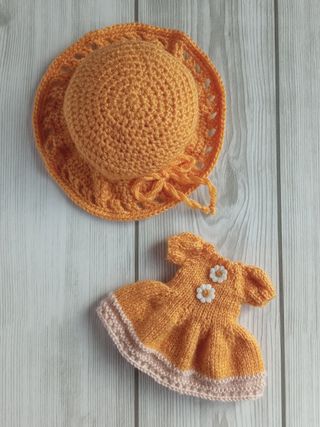 Pamela ondulada y vestido color mostaza - Blythe