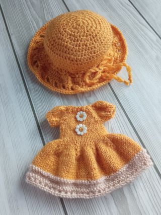 Pamela ondulada y vestido color mostaza - Blythe