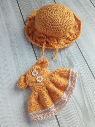 Pamela ondulada y vestido color mostaza - Blythe