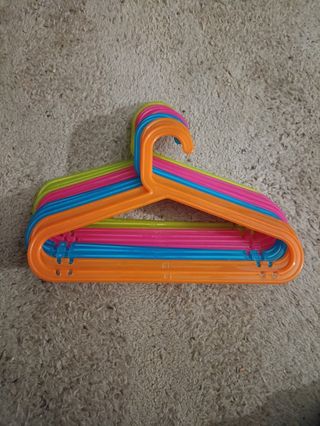 12 Perchas Plásticas Colores
